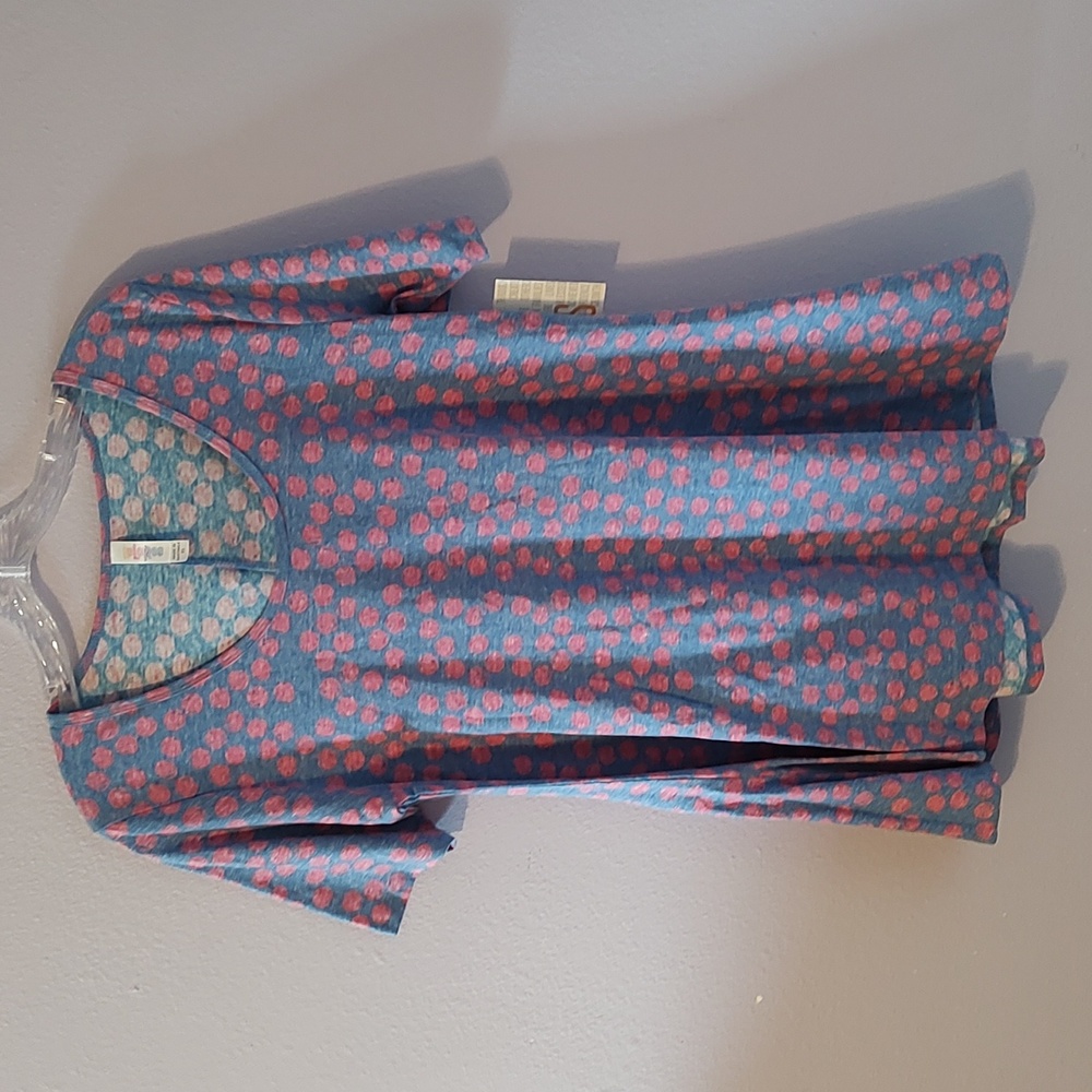 💥 5/$25💥 NWT LuLaRoe Perfect T blue & pink dots